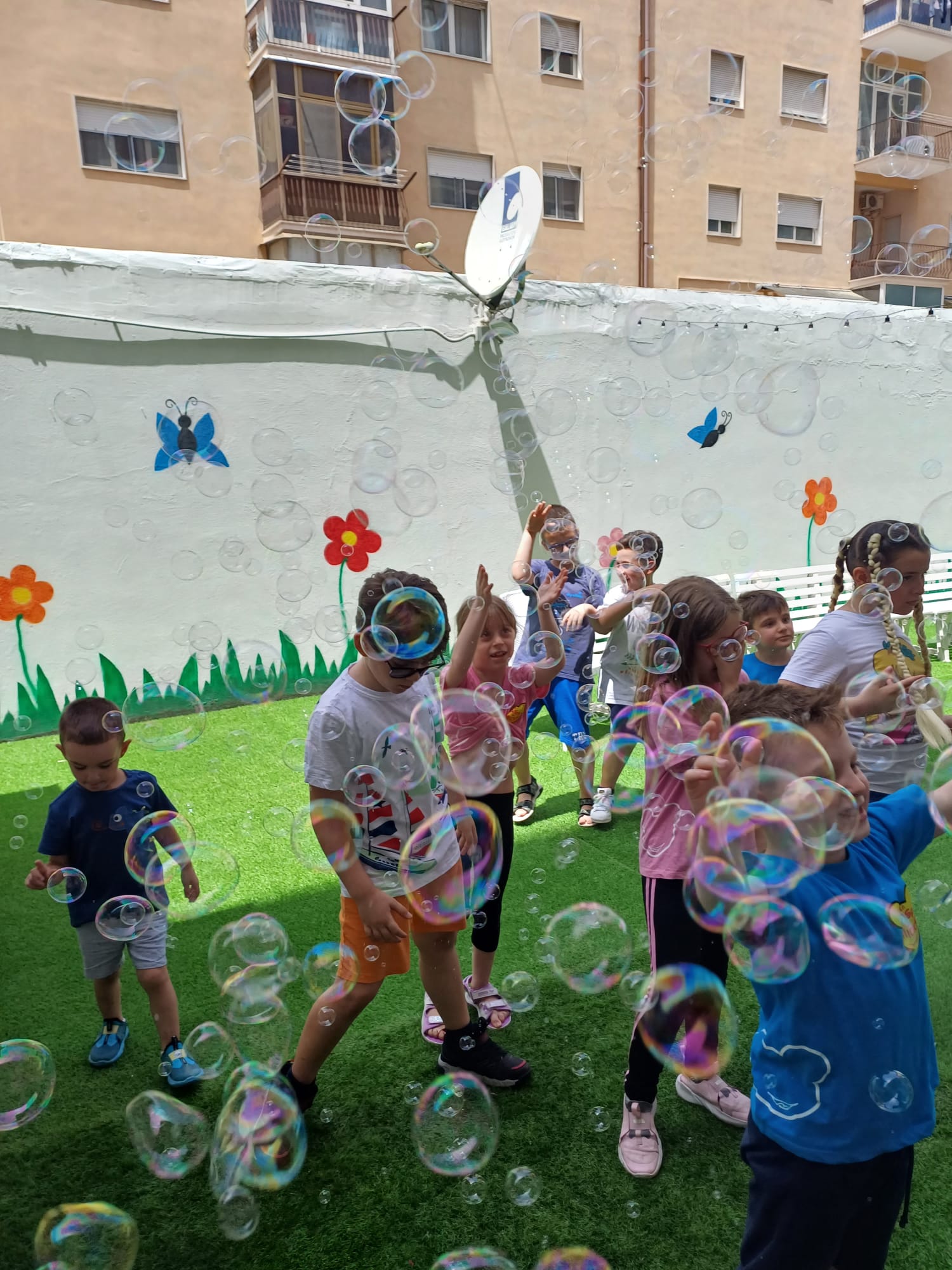 Giochiamo con le bolle al centro estivo